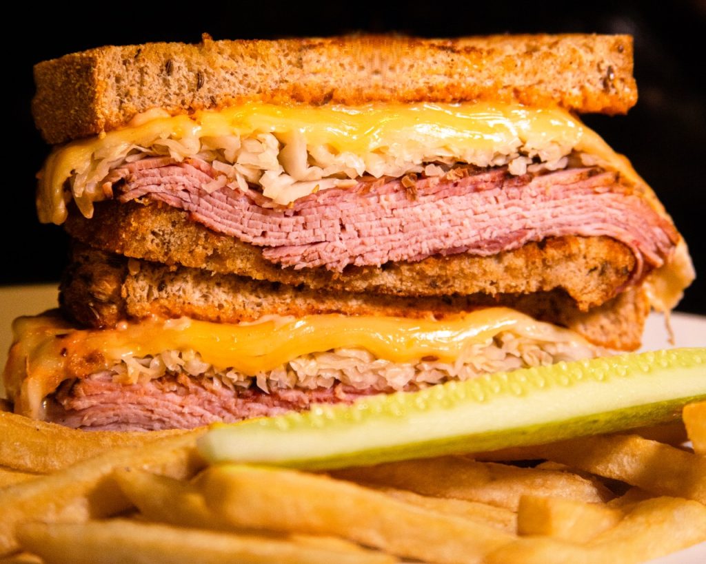 PASTRAMI REUBEN SANDWICH