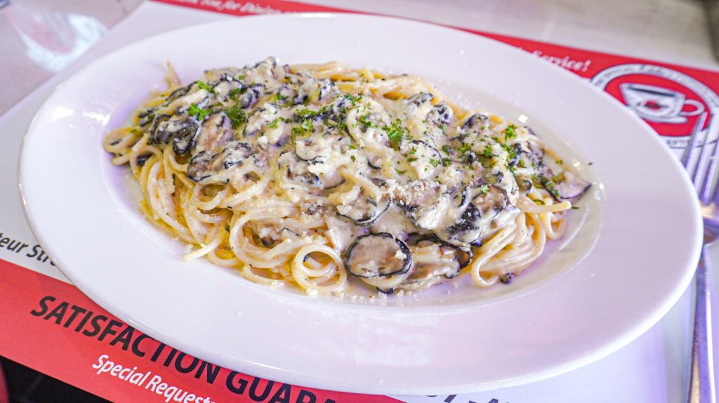 SPAGHETTI WITH MUSHROOM CREAM SAUCE